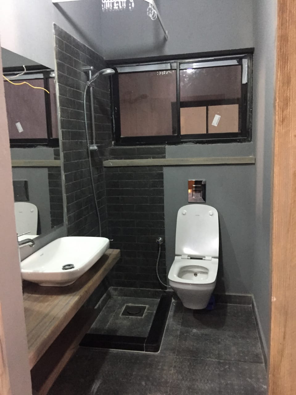 beautiful semi-furnished flat for rent