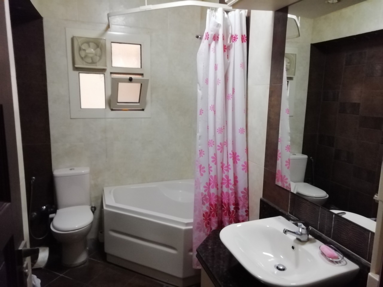 Furnished apartment for rent in degla maadi 3 bedrooms. 2 bathroom