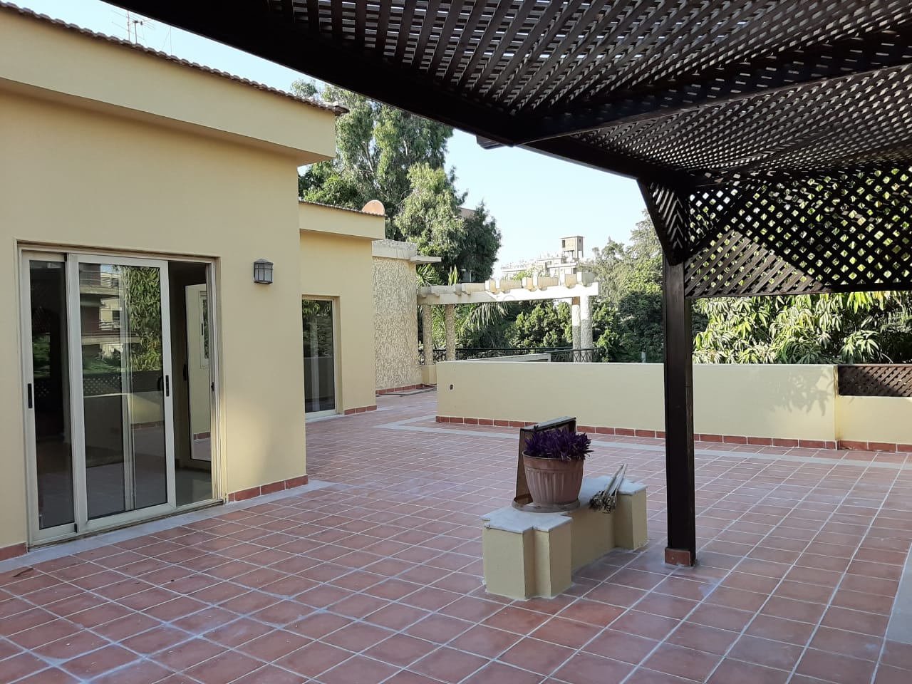 villa with 8 rooms for rent