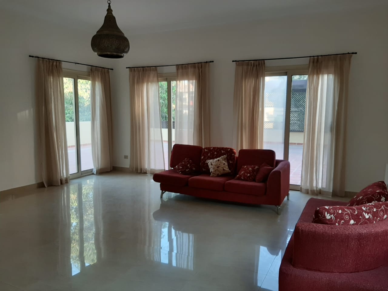 villa with 8 rooms for rent