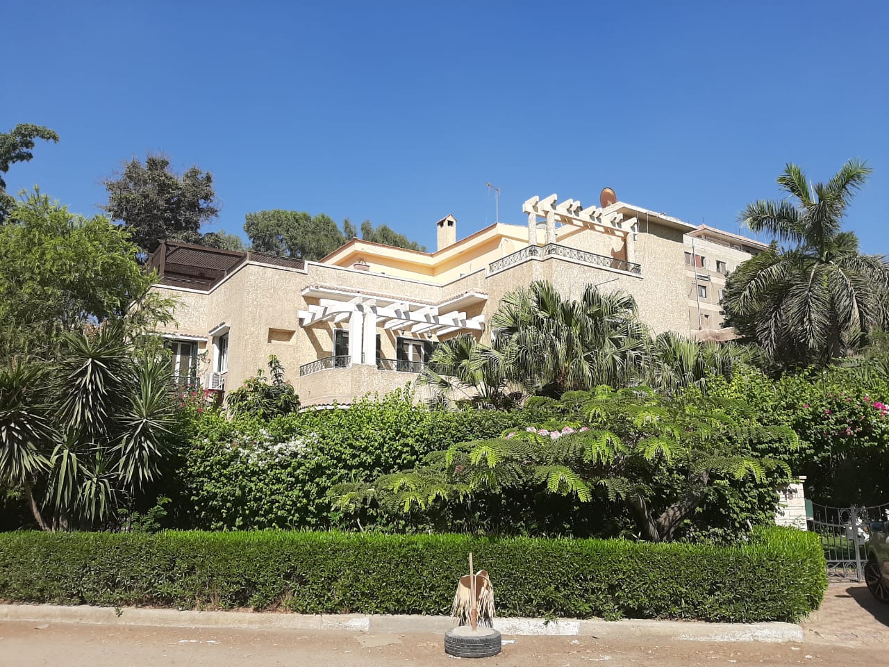 villa with 8 rooms for rent