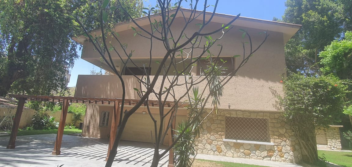 Villa with swimming pool
