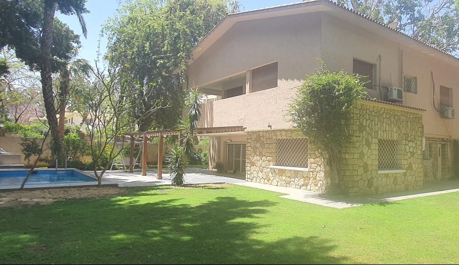 Villa with swimming pool