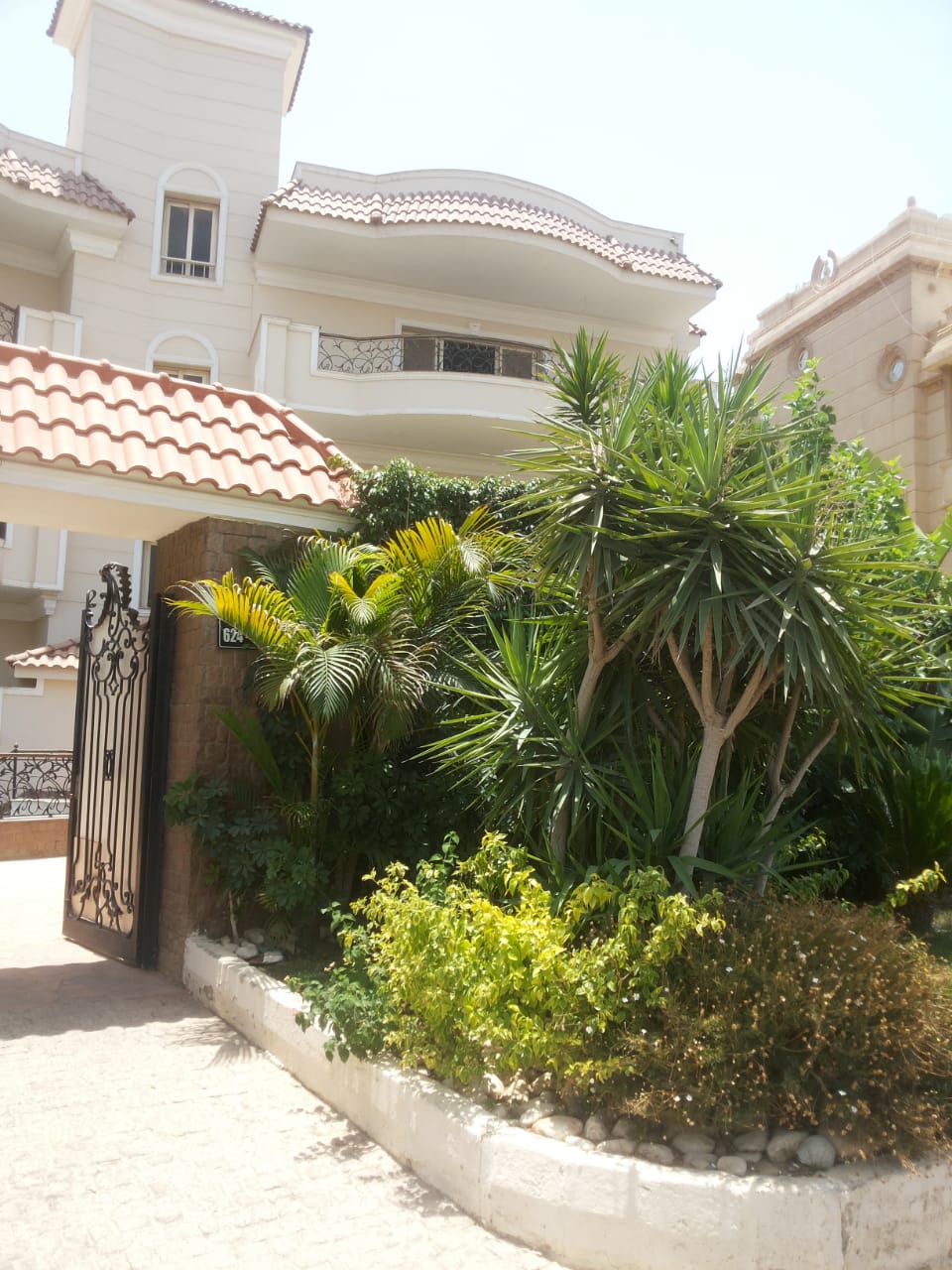 West Golf Apartment for rent