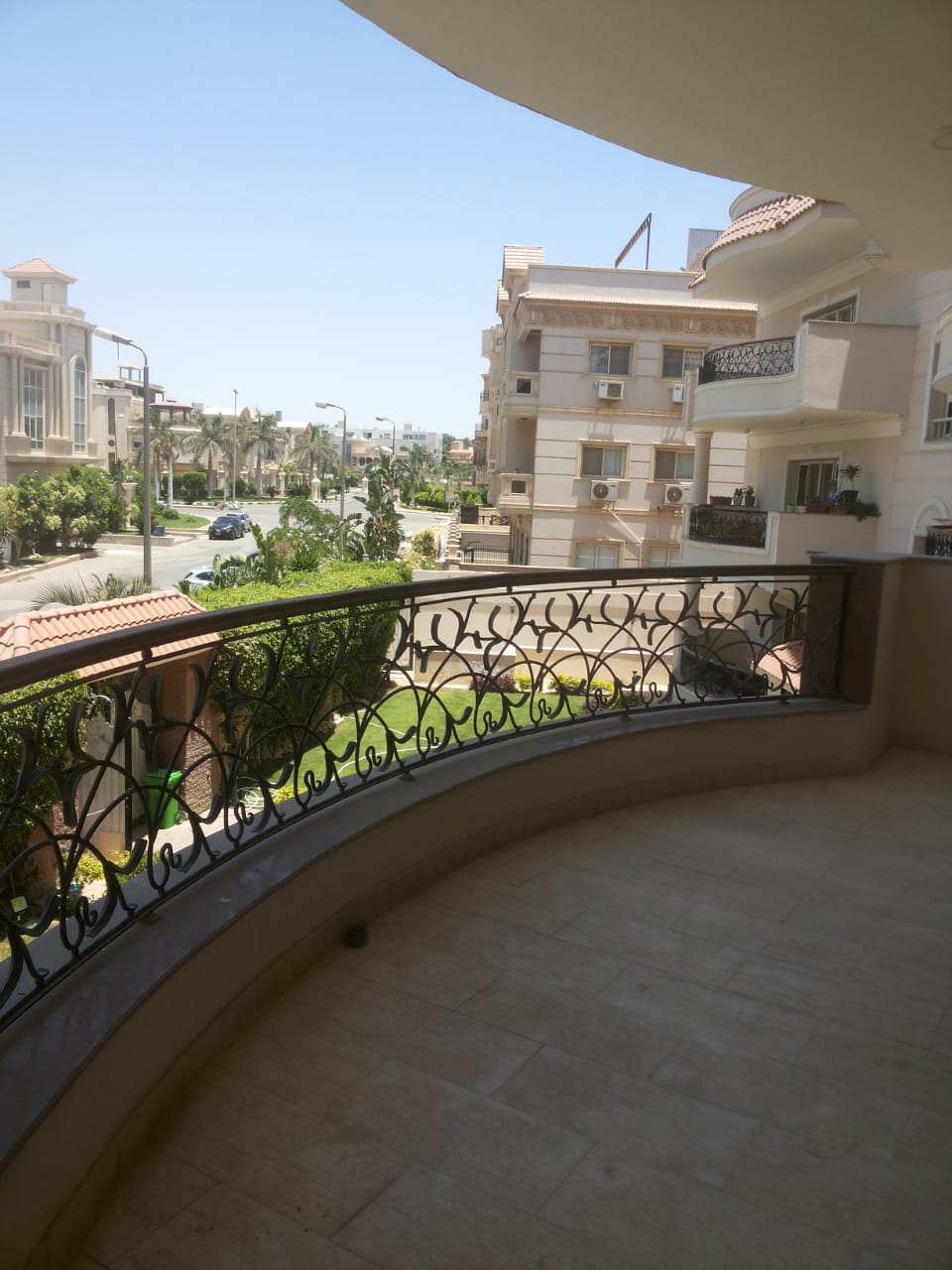 West Golf Apartment for rent