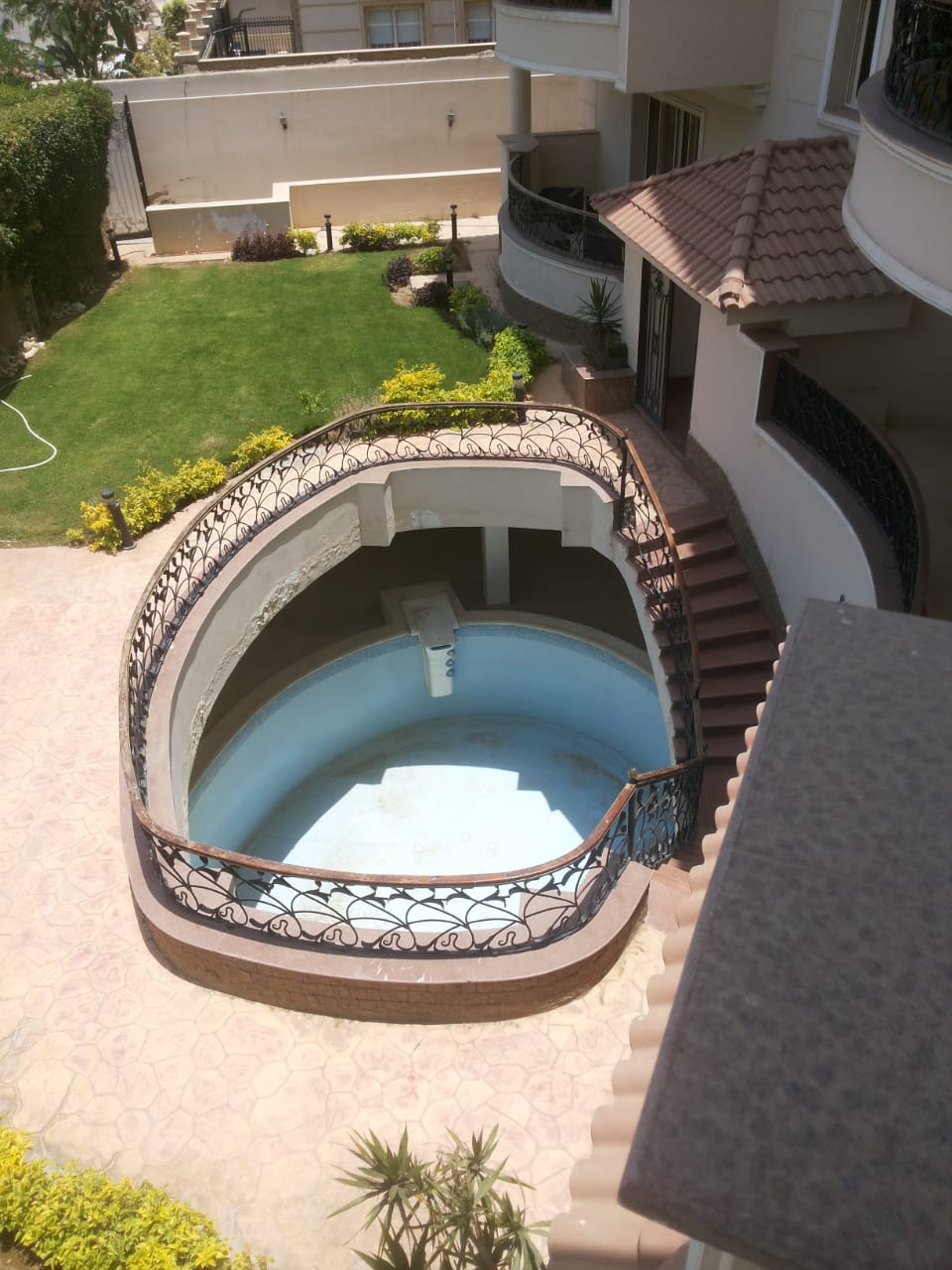 West Golf Apartment for rent
