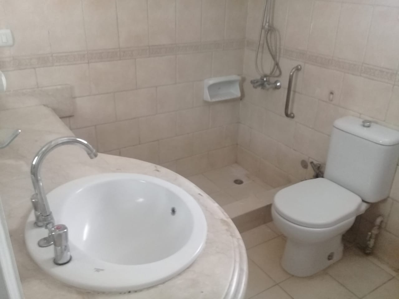 2 bedroom apartment on street 223 for rent