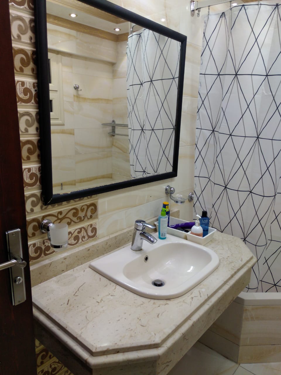 2 bedroom apartment on fourth floor for rent in degla Maadi